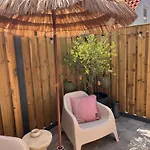 Beachhouse Noteboom, Omheinde Tuin 아파트