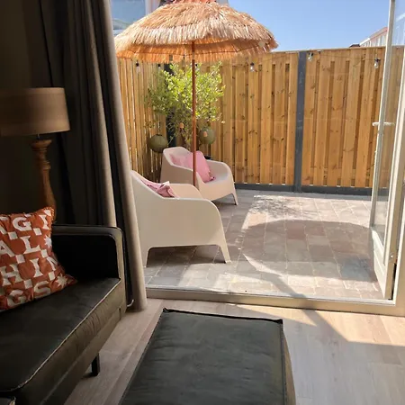 Beachhouse Noteboom, Omheinde Tuin