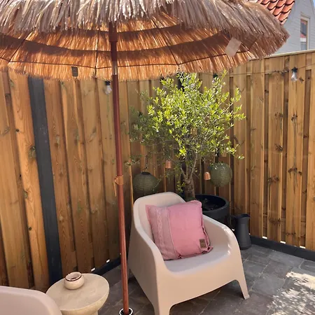 Beachhouse 't Notedopje, Omheinde Tuin Apartamento