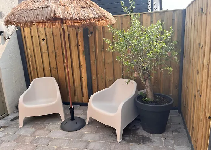 Beachhouse Noteboom, Omheinde Tuin