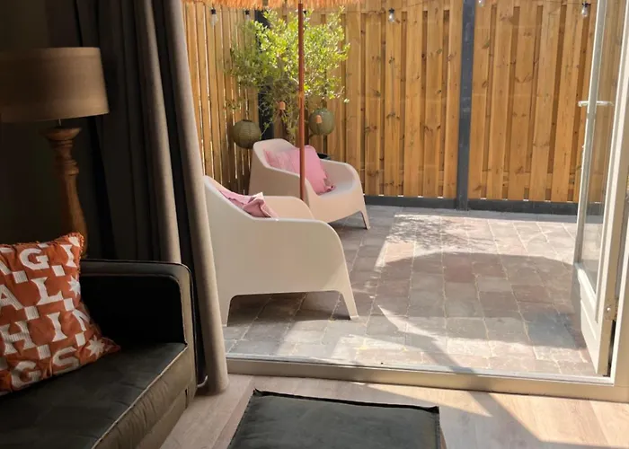 Beachhouse Noteboom, Omheinde Tuin